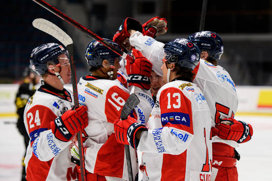 Västerviks spelare jublar