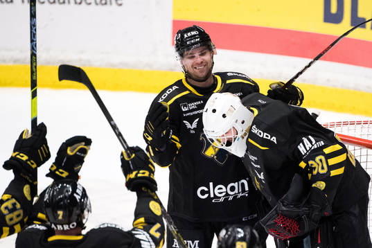 s Eric Norin och målvakt Pavel Khomchenko