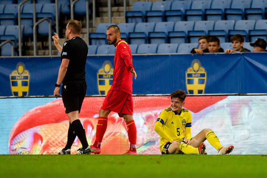Armin Gigovic of Sweden in pain