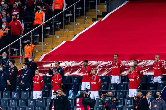 Players of Norway in the stands