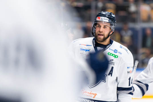 Karlskogas Henrik Björklund jublar