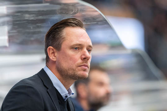 Karlskogas tränare Karl Helmersson