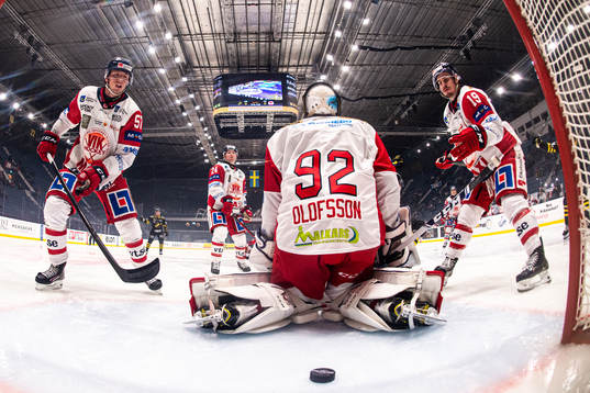 Västerviks Alfred Barklund, målvakt Edvin Olofsson och