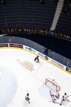 Västerviks målvakt Edvin Olofsson deppar