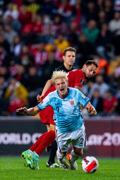 Hakan Calhanoglu of Turkey and Morten Thorsby of Norway