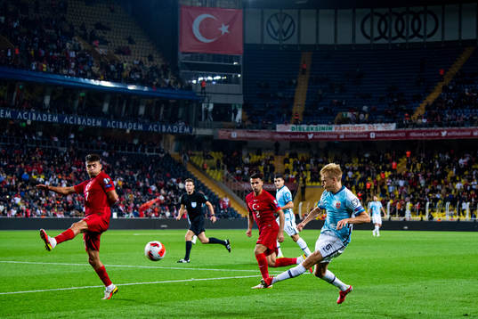 Cengiz Ünder of Turkey and Birger Meling of Norway