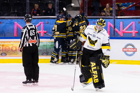 Västerås målvakt Johan Gustafsson deppar