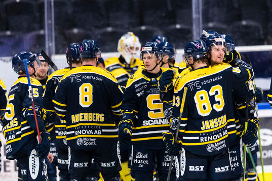 Södertäljes spelare jublar