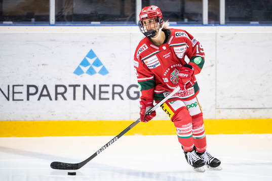 Modos Katylin Tougas värmer upp