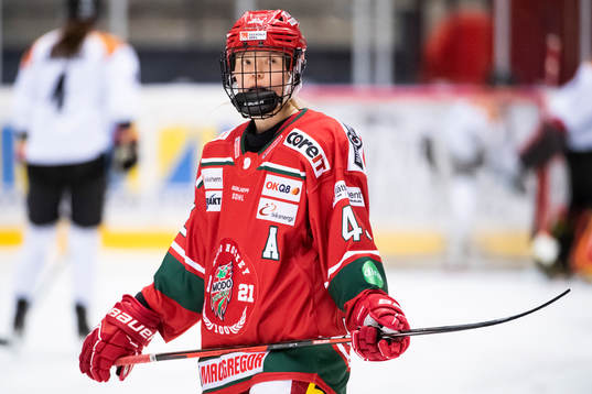 Modos Paula Bergström värmer upp