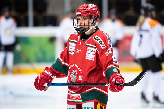 Modos Daniela Pejsova värmer upp
