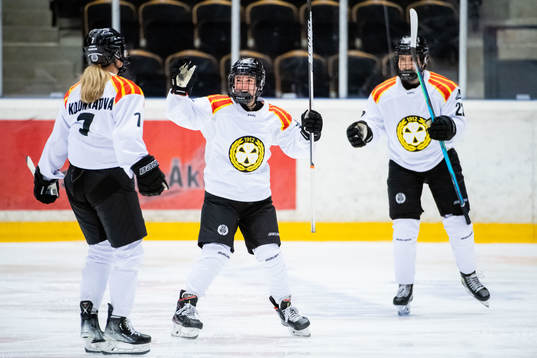 Brynäs  Samantha Kolowratova, Jaycee Gebhard och Hanna