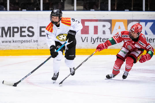 Brynäs Samantha Kolowratova och Modos Wilma Sundin