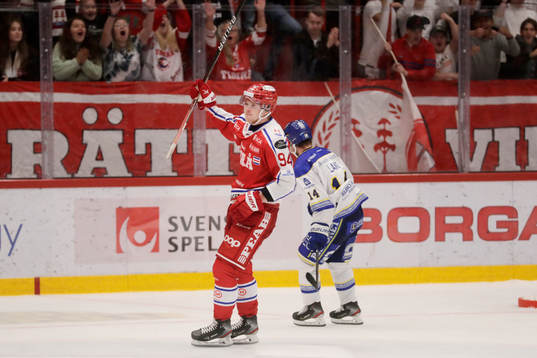 Timrås Sebastian Hartmann jublar