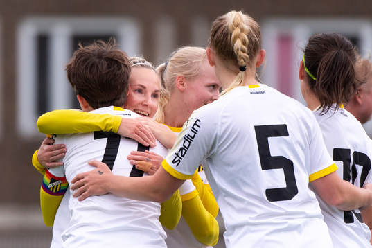 Häckens Elin Nilsen jublar