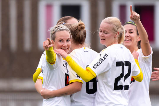 Häckens Elin Nilsen jublar