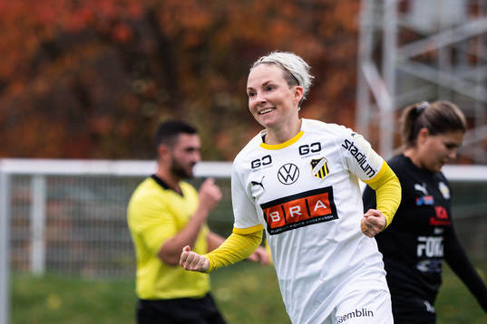 Häckens Elin Nilsen jublar