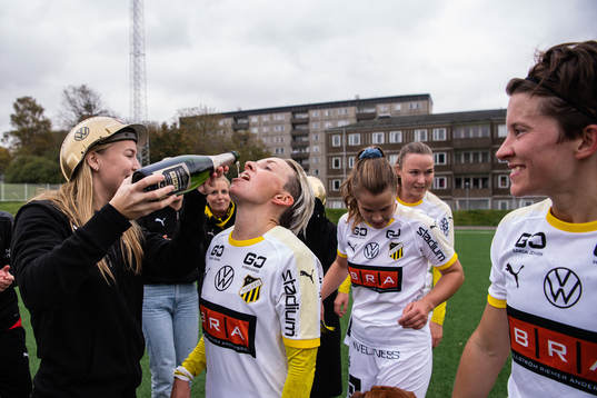 Häckens Elin Nilsen jublar
