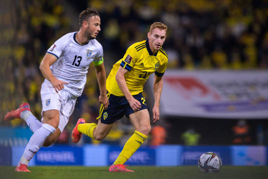 Amir Rrahmani of Kosovo and Dejan Kulusevski of Sweden