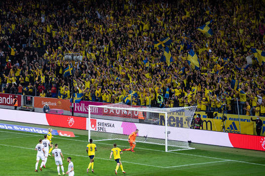 Emil Forsberg of Sweden scores 1-0