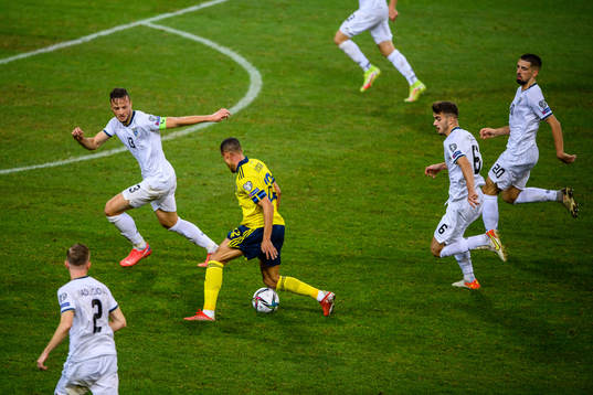 Robin Quaison of Sweden against Florent Hadergjonaj, Amir