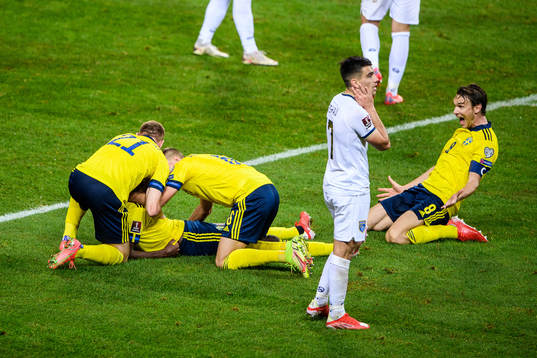 Alexander Isak of Sweden celebrate with Dejan Kulusevski,
