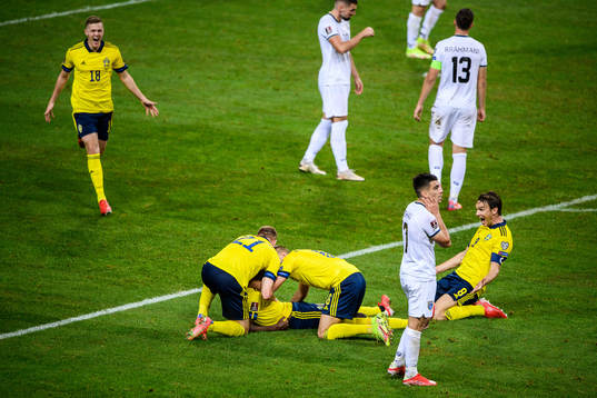 Alexander Isak of Sweden celebrate with Dejan Kulusevski,