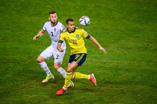 Fidan Aliti of Kosovo and Robin Quaison of Sweden