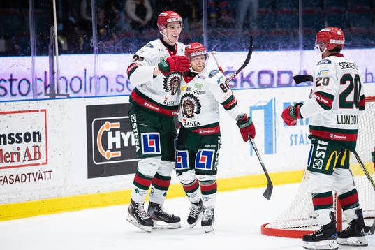 Frölundas Elmer Söderblom jublar med Ryan Lasch och Joel