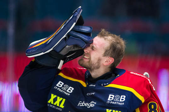 Djurgårdens målvakt Niklas Svedberg deppar