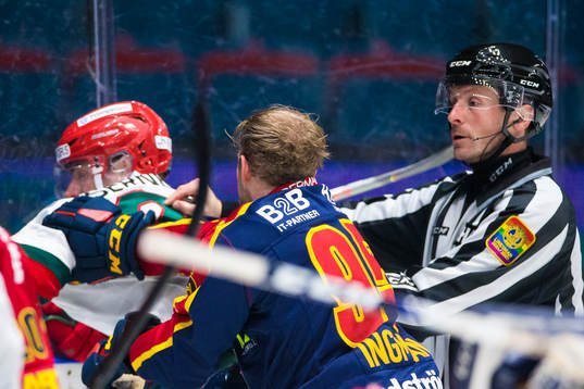 Frölundas Christian Folin och Djurgårdens Josef Ingman i