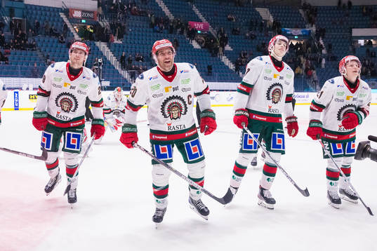 Frölundas Joel Lundqvist jublar med lagkamrater