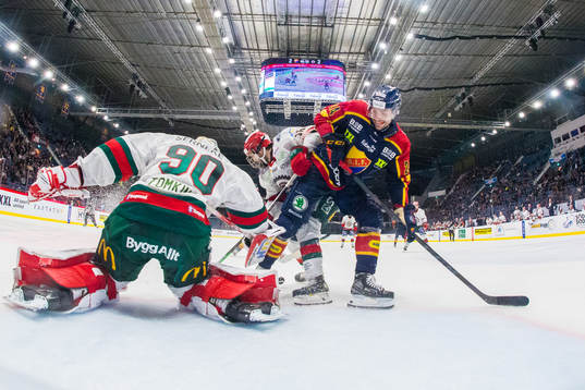 Djurgårdens Ludvig Rensfeldt med en målchans framför