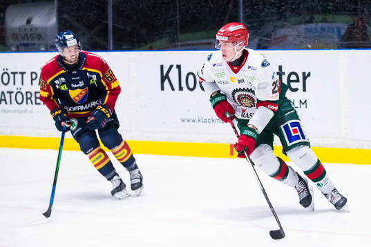 Djurgårdens Peter Holland och Frölundas Elmer Söderblom