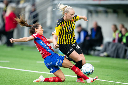 Vittsjös Elisabet Klinga tacklar Häckens Stina
