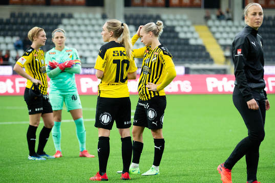 Häckens Elin Rubensson och Filippa Curmark  deppar