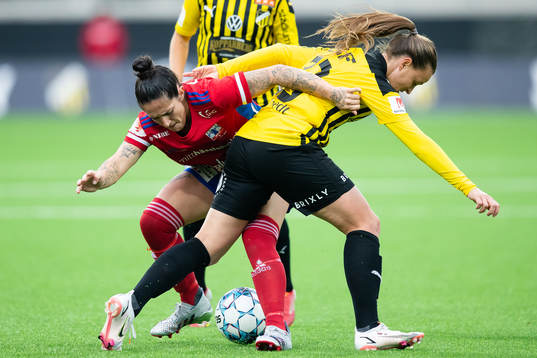 Vittsjös Fernanda Da Silva och Häckens Milica Mijatovic