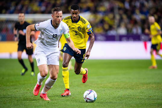 Amir Rrahmani of Kosovo and Alexander Isak of Sweden