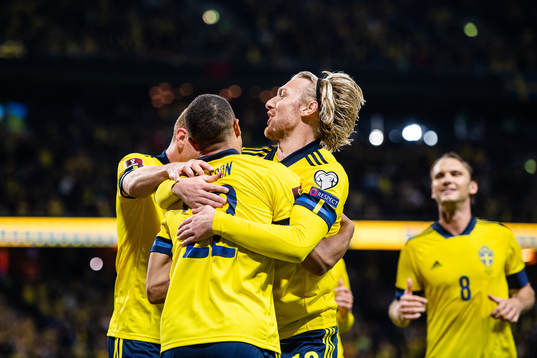 Robin Quaison and Emil Forsberg of Sweden celebrate