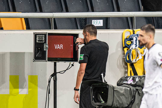 Reree Marco Di Bello awaiting a possible penalty video