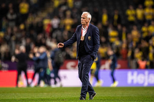 Head coach Bernard Challandes of Kosovo