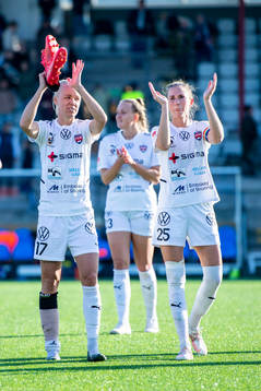 Rosengårds Caroline Seger  och Emma Berglund jublar