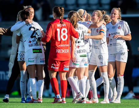 Rosengårds spelarna jublar