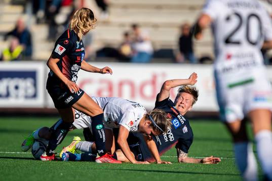 Linköpings Olga Ahtinen och Nilla Fischer ikapp med