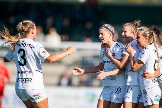 Rosengårds Olivia Schough jublar med lagkamrater