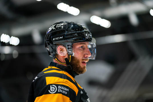 Skellefteås Petter Granbergunder ishockeymatchen i SHL