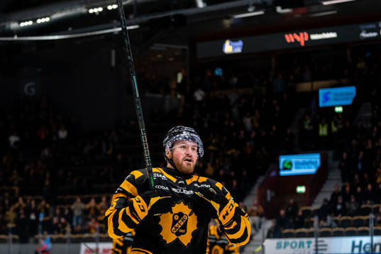 Skellefteås Adam Mascherin jublar
