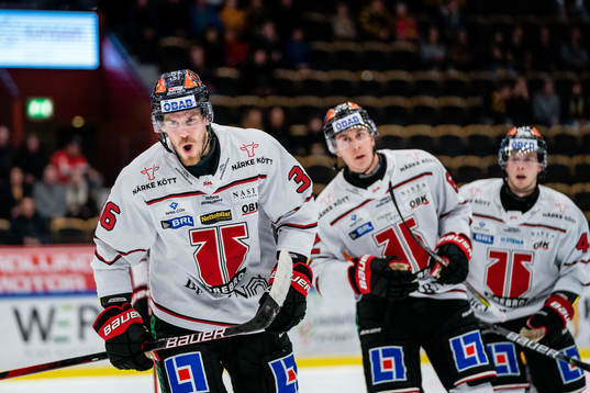 Örebros Emil Larsson jublar