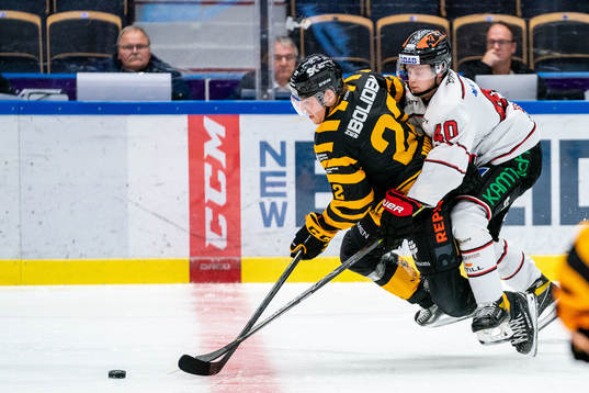 Skellefteås Jonathan Johnson och Örebros Elias Ekström