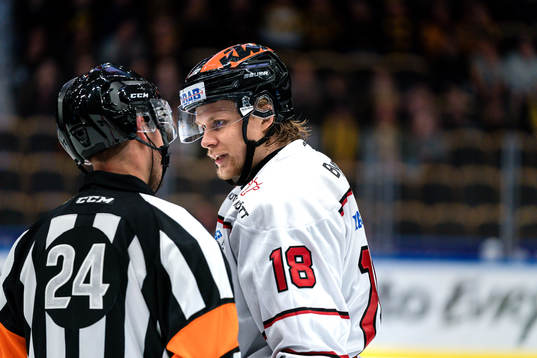 Domare Johan Magnusson och Örebros Rodrigo Abols